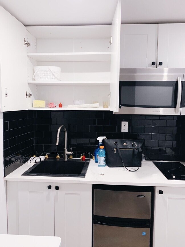 Photo - 1638 St Christophe St Unit 4