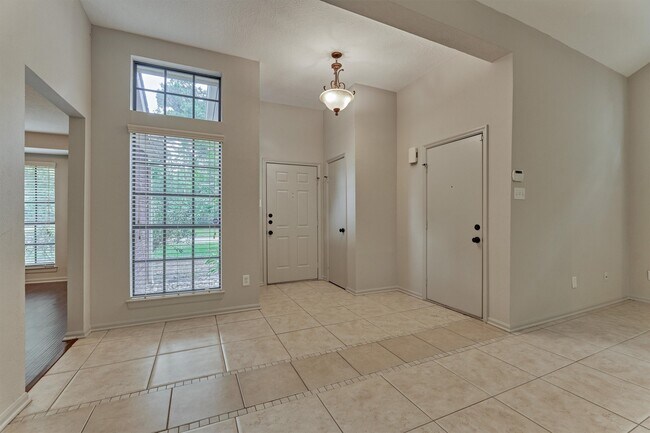 Photo - 2 Village Knoll Pl