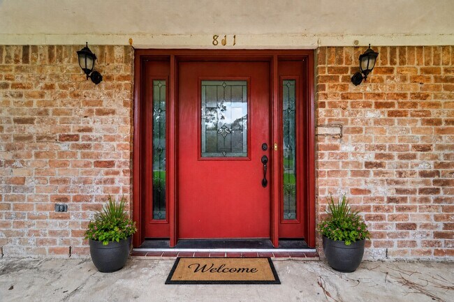 Photo - 811 Thicket Ln