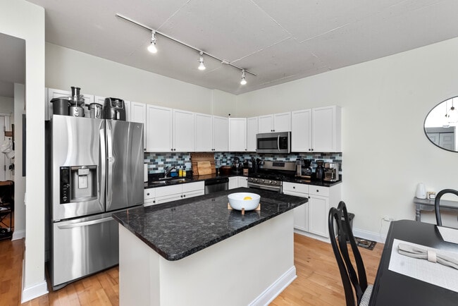 Photo - 1001 W Madison St Unit 607