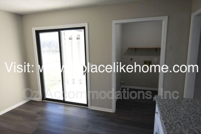 Photo - 912 S Edgebrook Ln Unit Apt A
