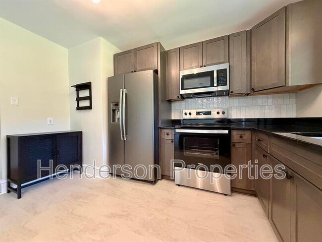 Photo - 6432 Woodland Cres