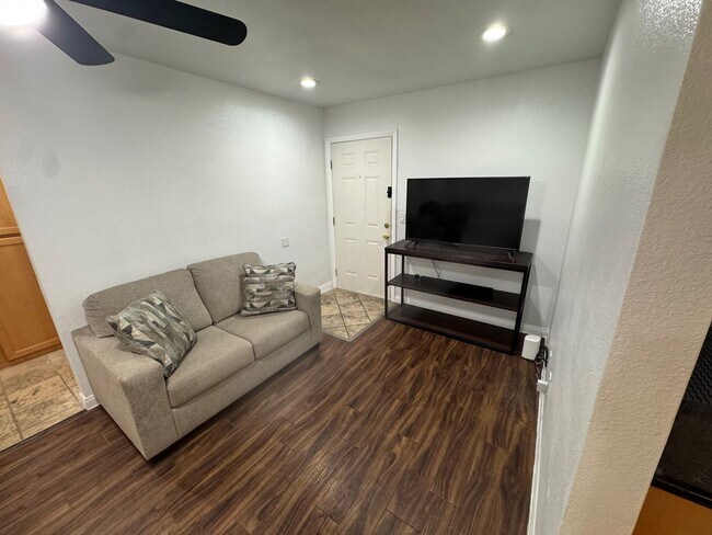 Photo - Newly renovated 2 bedroom, 2 bathroom condo Unidad D7