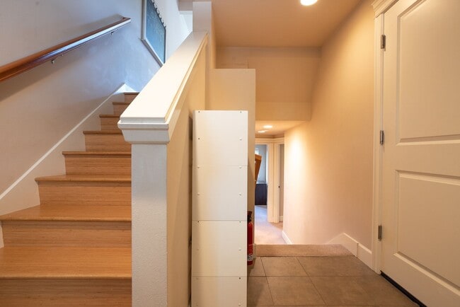 Photo - Queen Anne Townhouse