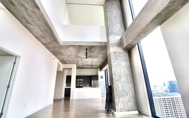 Photo - 1323 S Wabash Ave