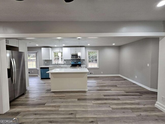 Building Photo - 999 Braselton Hwy