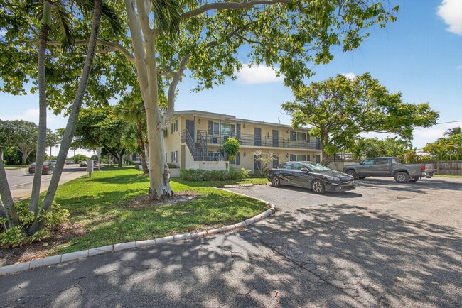 Building Photo - 809 Lighthouse Dr Unit D