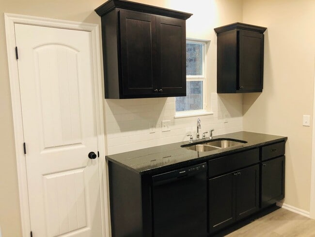 Photo - All electric 3 bed 2 bath duplex on a cul-...