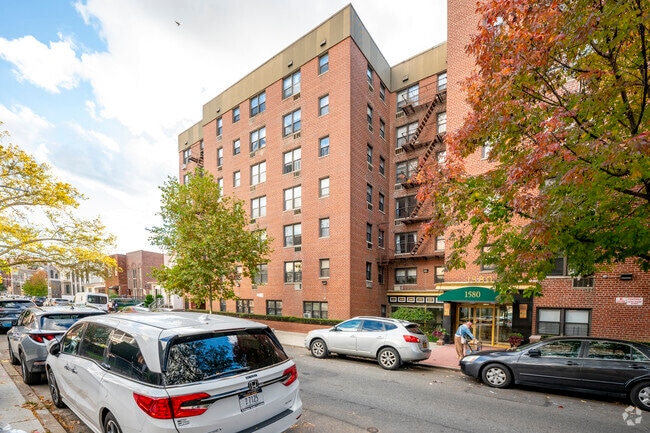 Photo - 1580 E 18th St