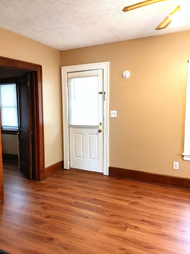 Photo - 702 1/2 28th Street