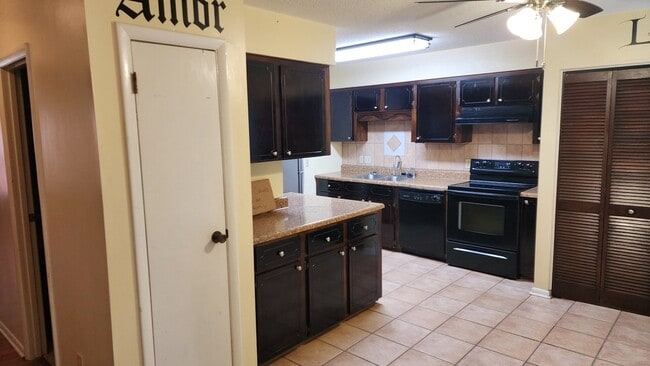 Photo - 912 Pineland Ave Unit 1