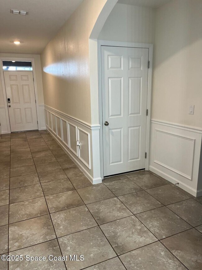 Photo - 760 Acadia Ct SE