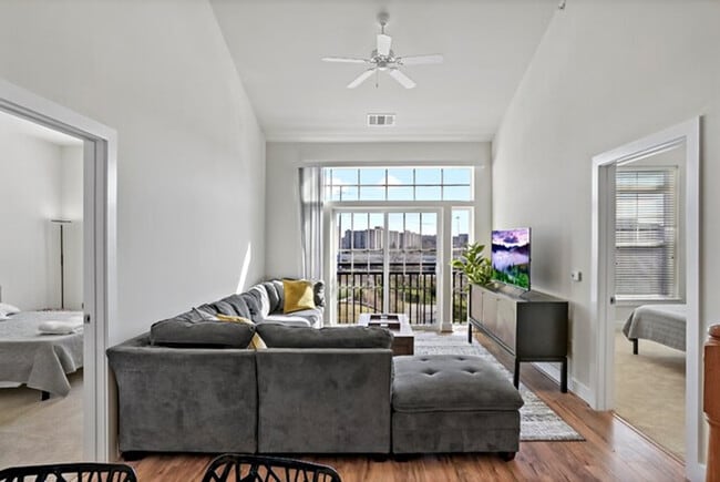 Photo - 2002 Eisenhower Ave Unidad SI ID1473415P