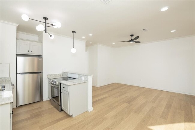 Photo - 1137 N Leverett Ave