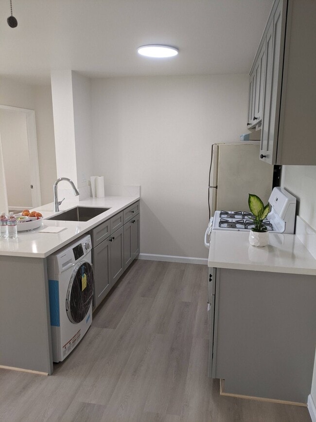 Photo - 4727 W 147th St Unidad 202