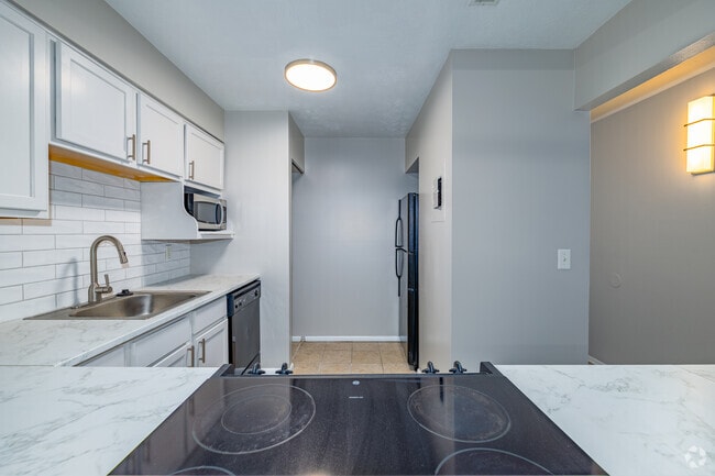 2BR, 2BA - 882SF - Kitchen