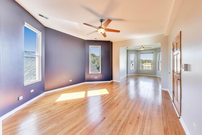 Photo - 2733 N Mozart St Unit 3