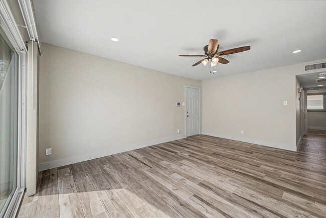 Photo - 710 E Bell De Mar Dr