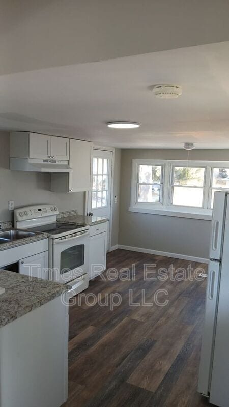 Photo - 1994 Creek Rd