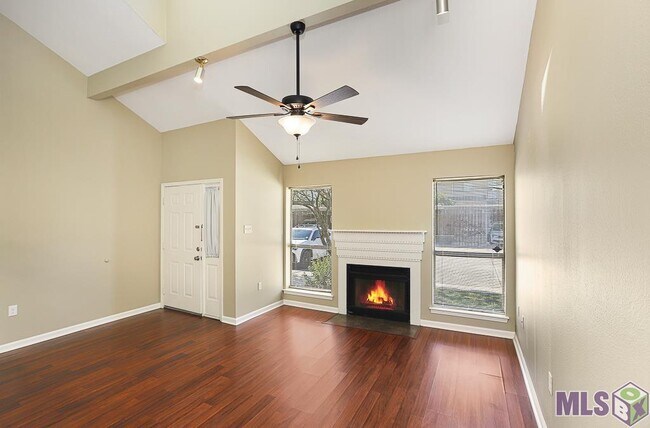 Photo - 9625 Siegen Ln