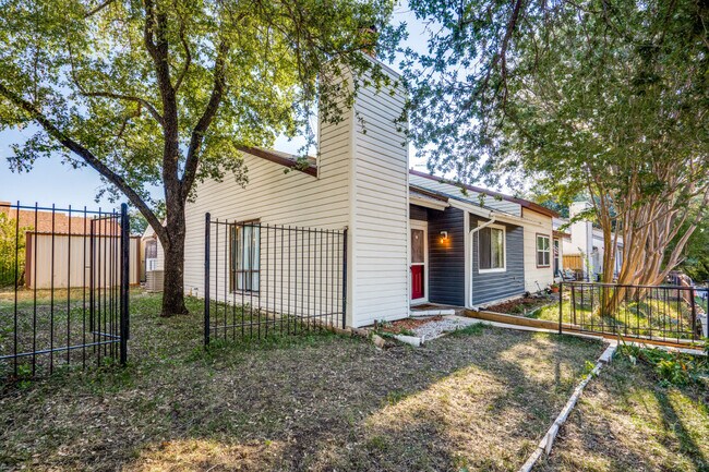 Photo - 511 Post Oak Ln