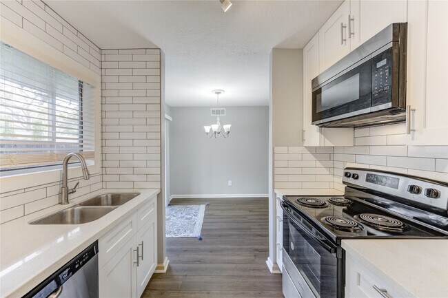 Photo - 3300 Pebblebrook Dr Unit 111