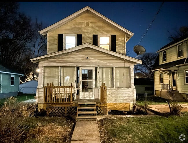 Building Photo - 2024 Green St Rental