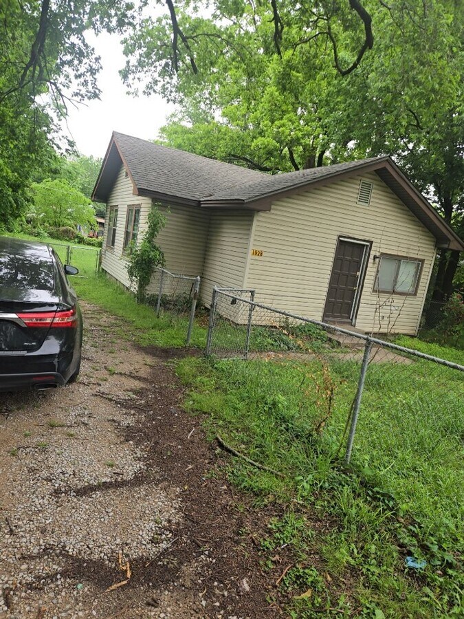 Photo - 1928 N Columbia Pl