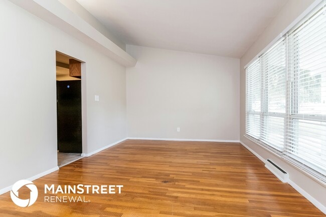 Photo - 702 Lynn Haven Ln