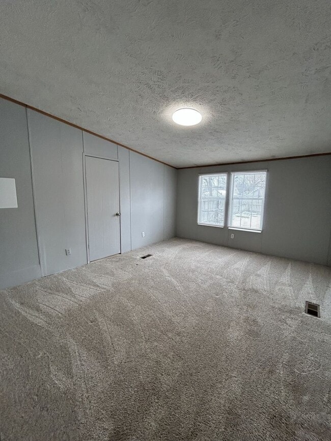 Photo - Very Nice 3BR / 2BA Home with Lots of Space - Both Inside & Out!