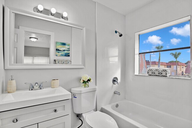 2 BR, 1.5 BA - 1,302SF