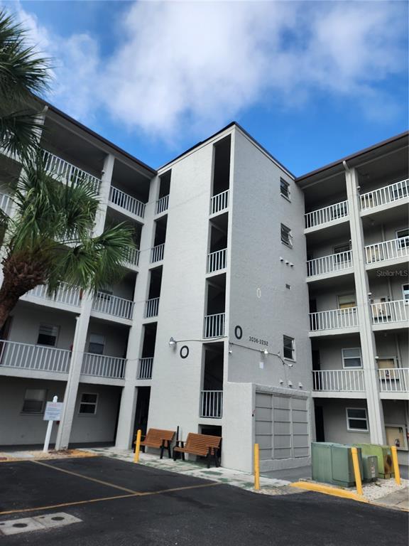 Building Photo - 3064 Lake Bayshore Dr Unit 115