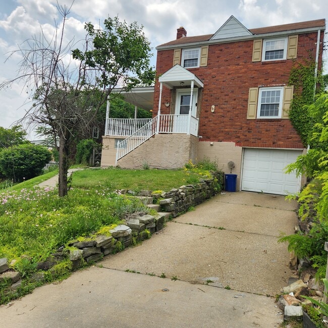 Photo - 1624 Bellaire Pl House
