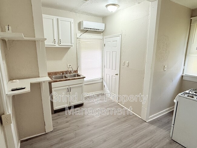 Photo - 997 S Willett St