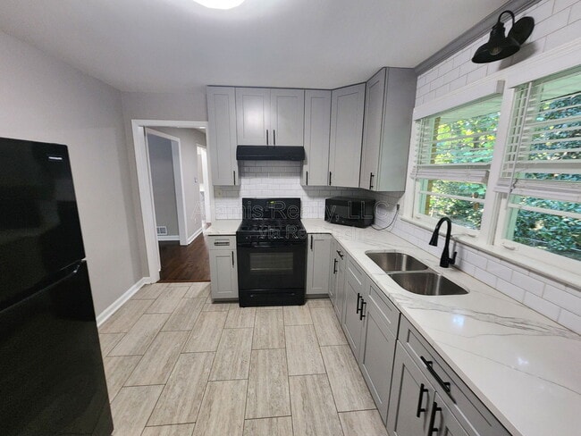 Photo - 2689 Collier Dr NW