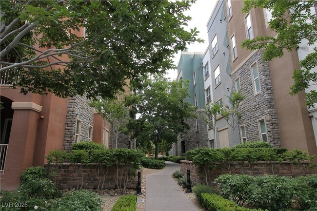 Building Photo - 26 E Serene Ave Unit 108 Rental