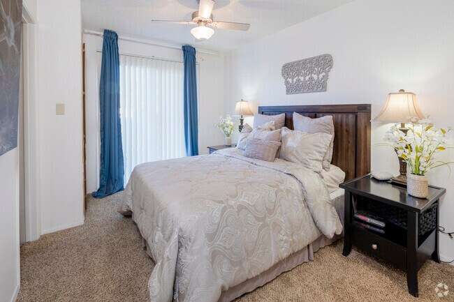 1BR, 1BA - 550SF - Bedroom