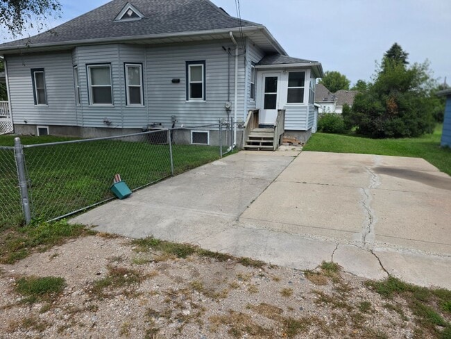 Photo - 815 S Boxelder St