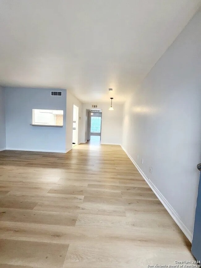 Photo - 8401 N New Braunfels Ave Unit 218