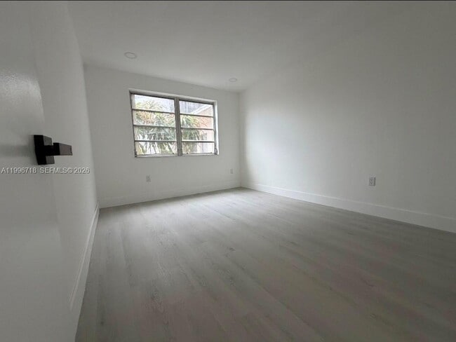 Photo - 300 W 74th Pl Unidad 217