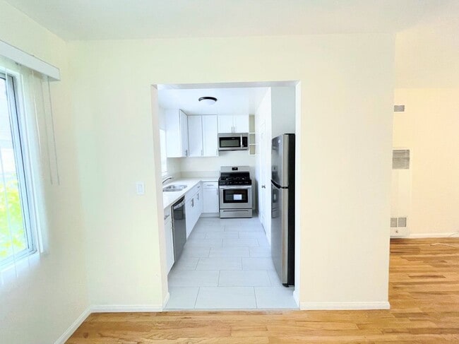 Photo - 11230 Hortense St Unidad #4