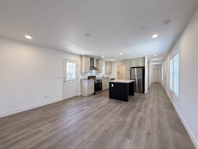 Photo - 2060 N Center St