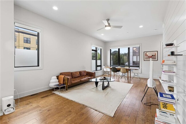 Photo - 102 Cityview Ct NE