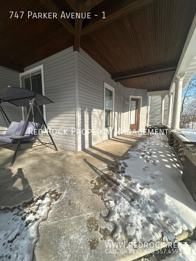 Building Photo - 747 Parker Ave Unit 1