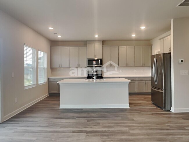 Photo - 754 Treeline Rd