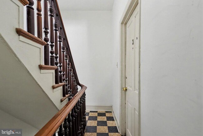 Photo - 136 E Lemon St