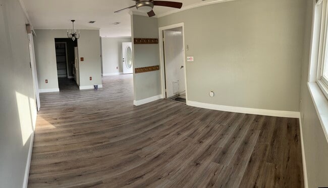 Photo - 5601 SE 3rd Pl