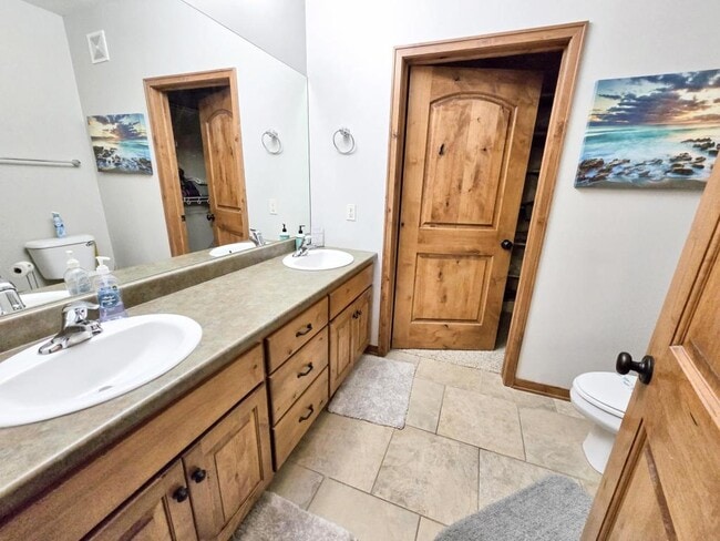 Photo - 425 240th Ave