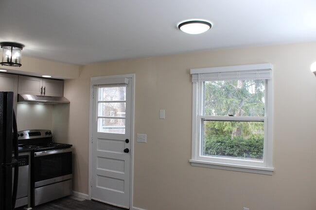 Photo - 32 Medimount Dr