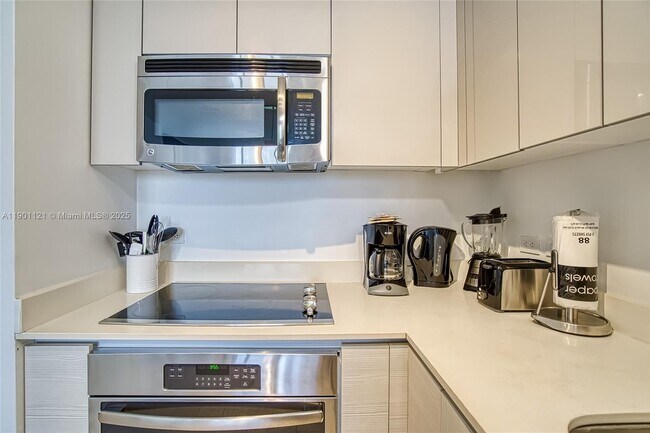 Photo - 2602 E Hallandale Beach Blvd Unidad R2304